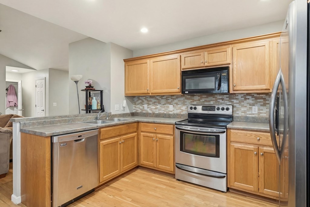 425215 Young Harris Residential