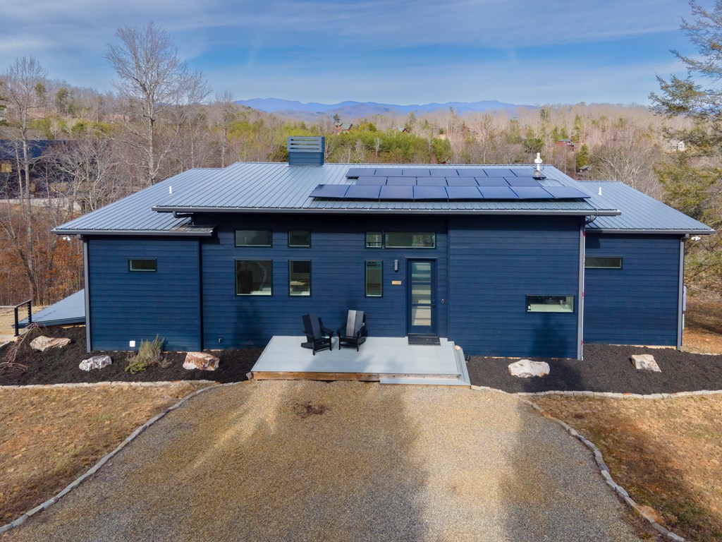 425225 Young Harris Residential