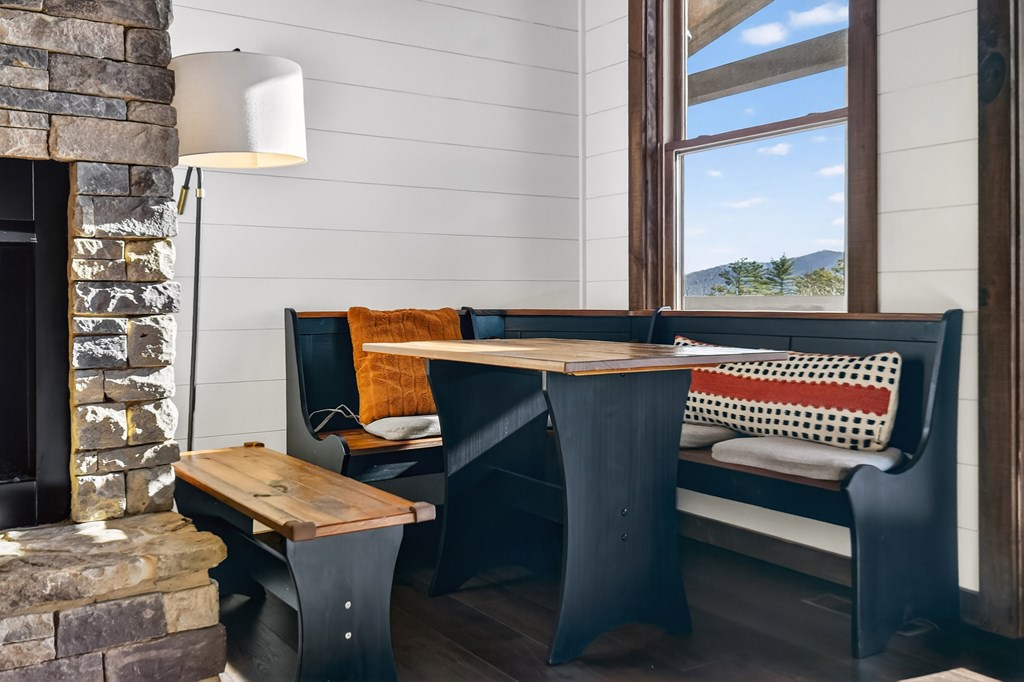 425227 Mineral Bluff Residential