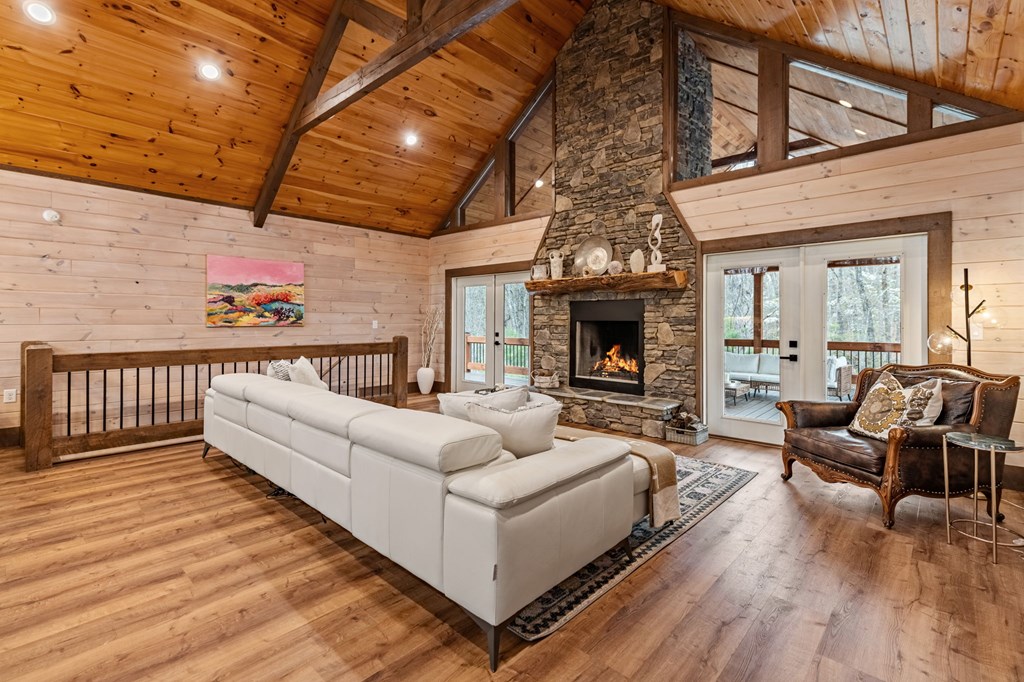 425229 Mineral Bluff Residential