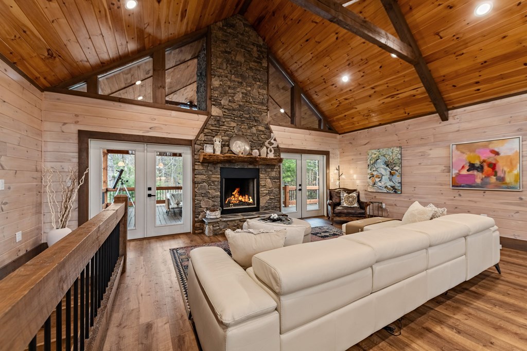 425229 Mineral Bluff Residential