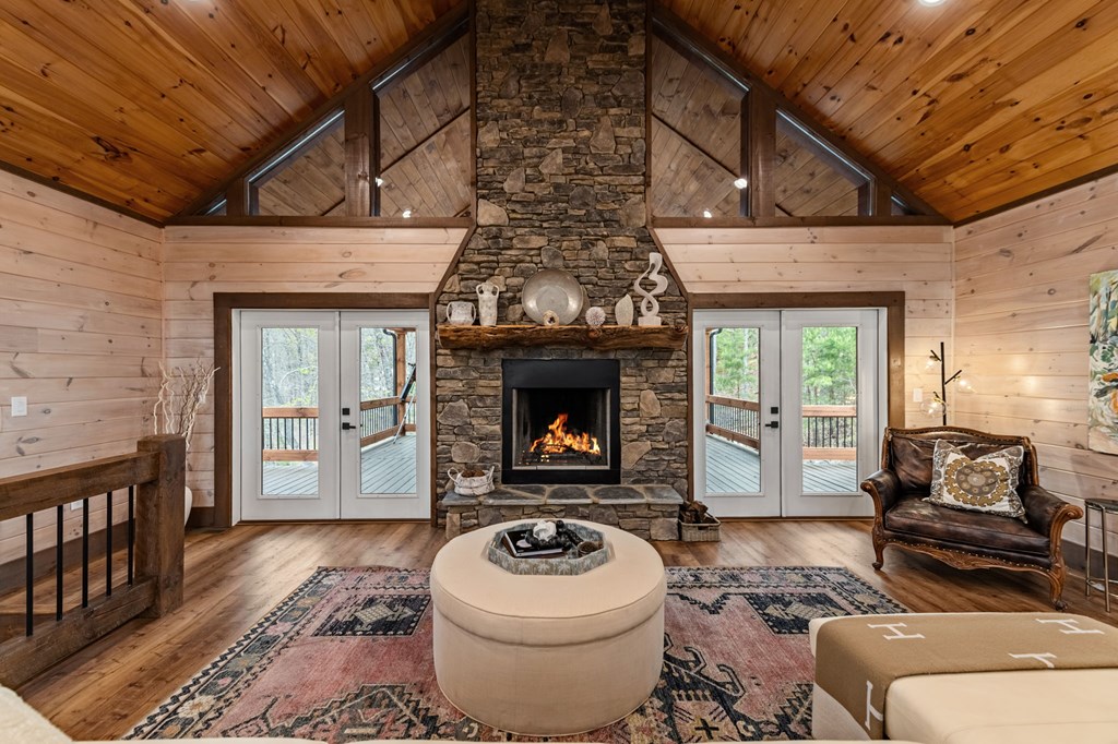 425229 Mineral Bluff Residential