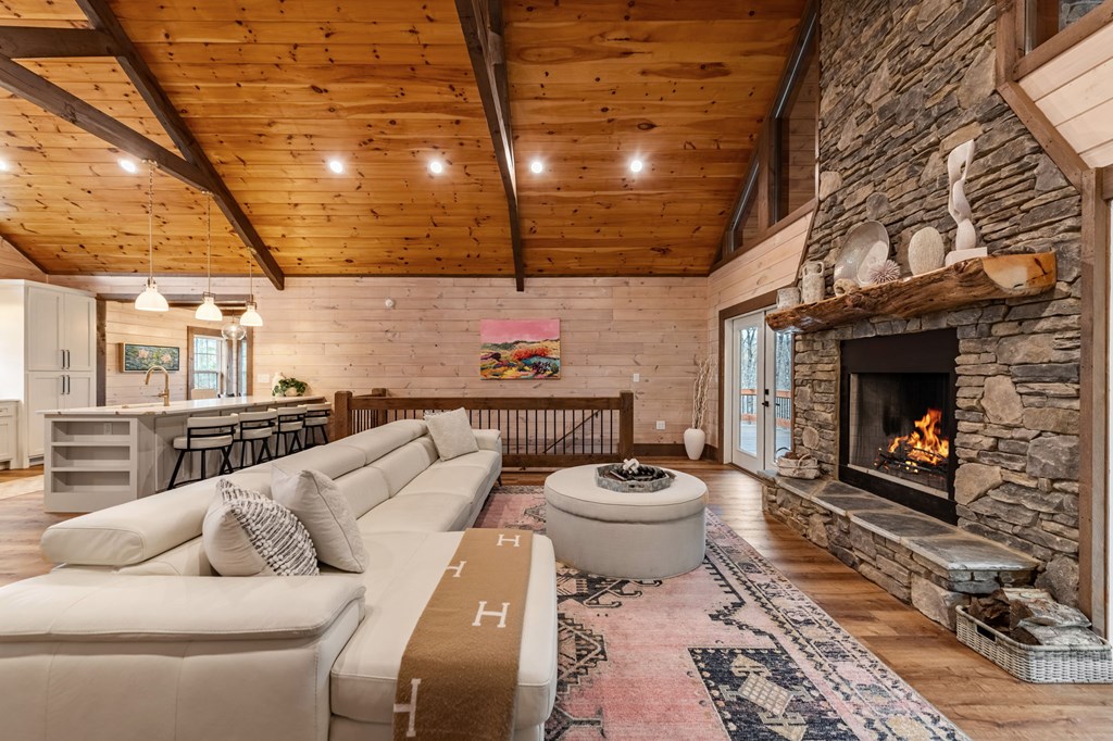 425229 Mineral Bluff Residential