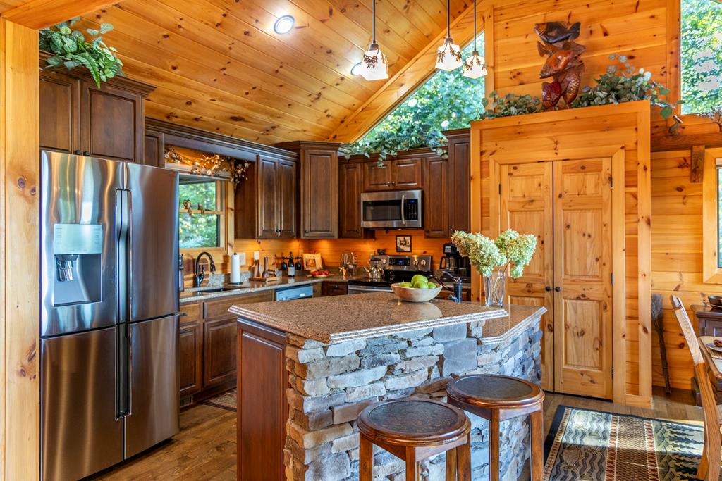 425231 Morganton Residential