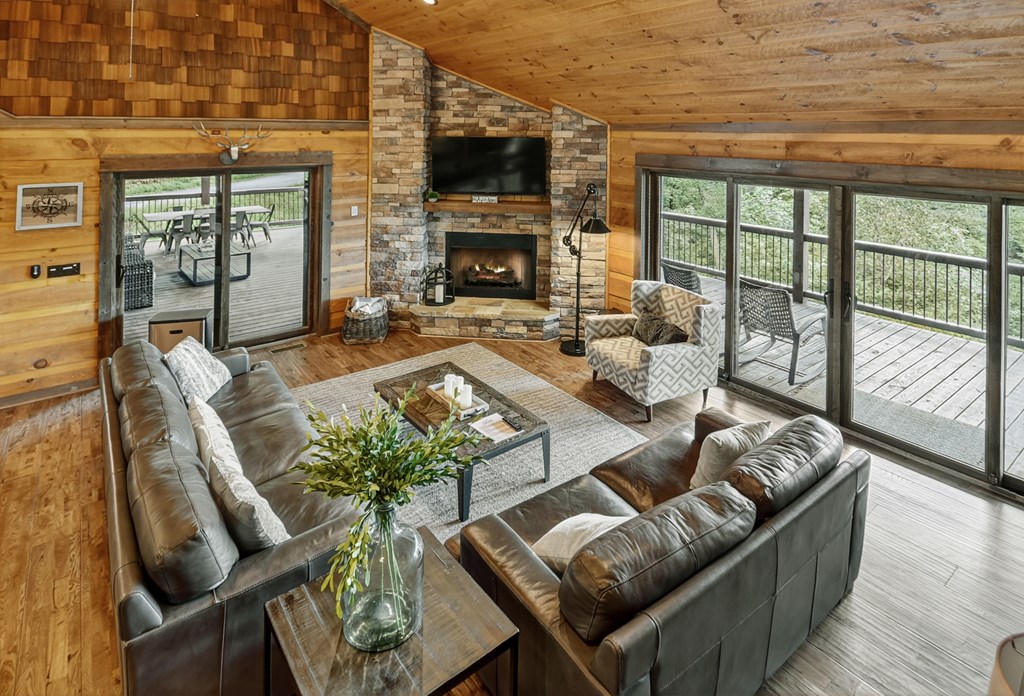 425251 Mineral Bluff Residential