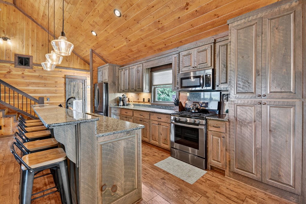 425251 Mineral Bluff Residential