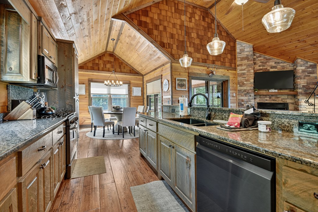 425251 Mineral Bluff Residential