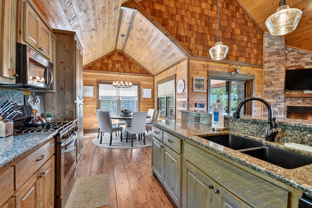 425251 Mineral Bluff Residential