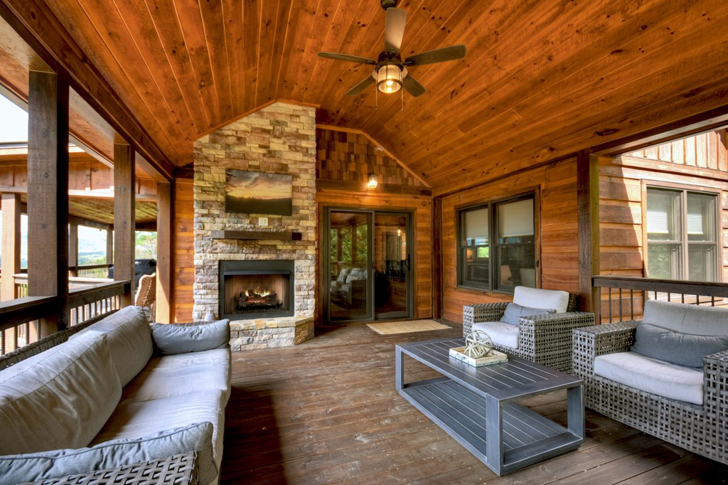 425251 Mineral Bluff Residential