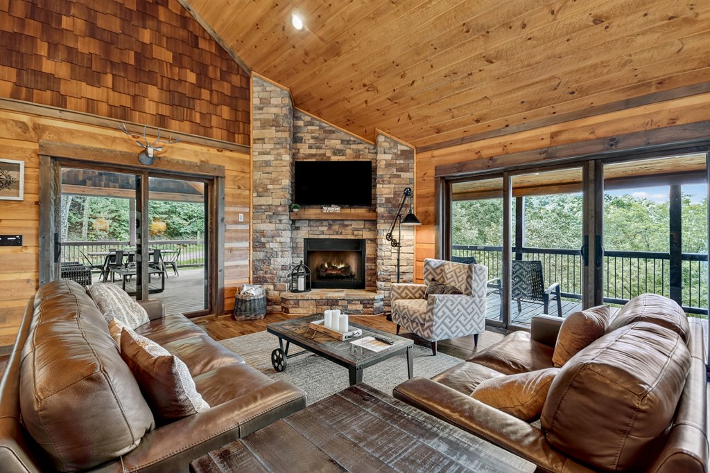 425251 Mineral Bluff Residential