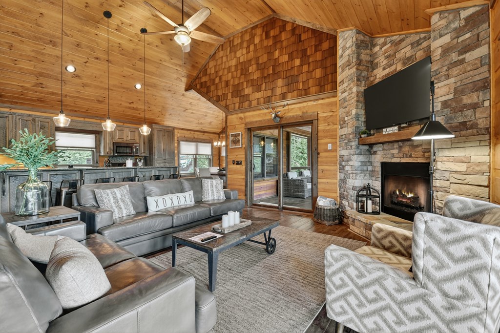 425251 Mineral Bluff Residential