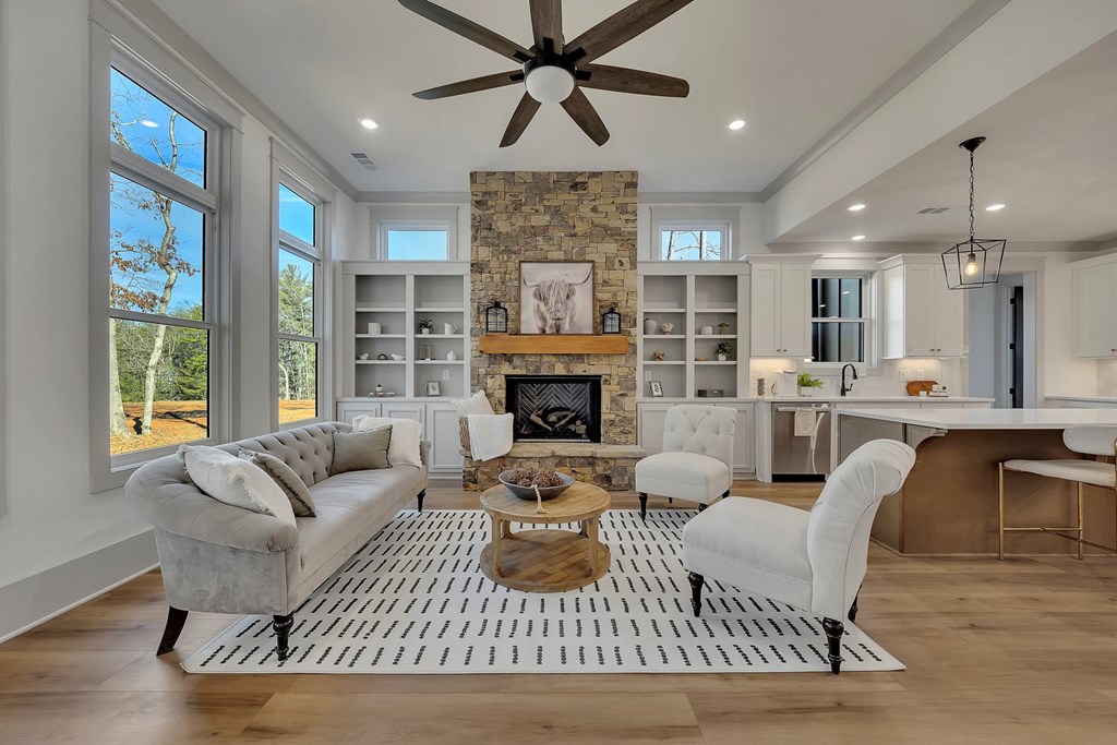 425252 Pickens Residential