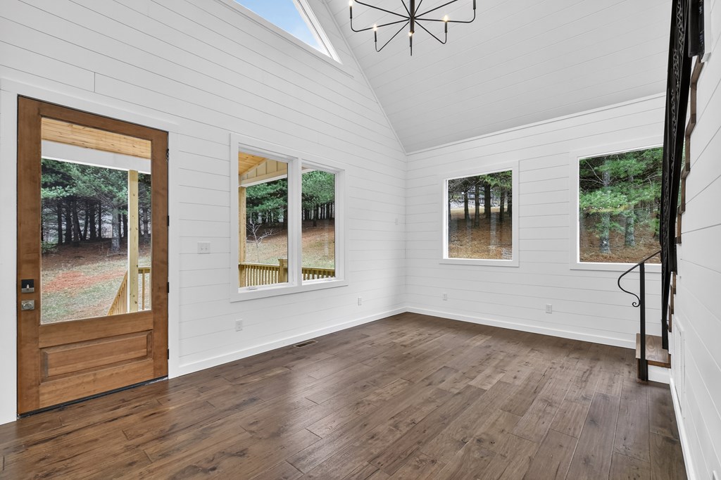 425268 Mineral Bluff Residential