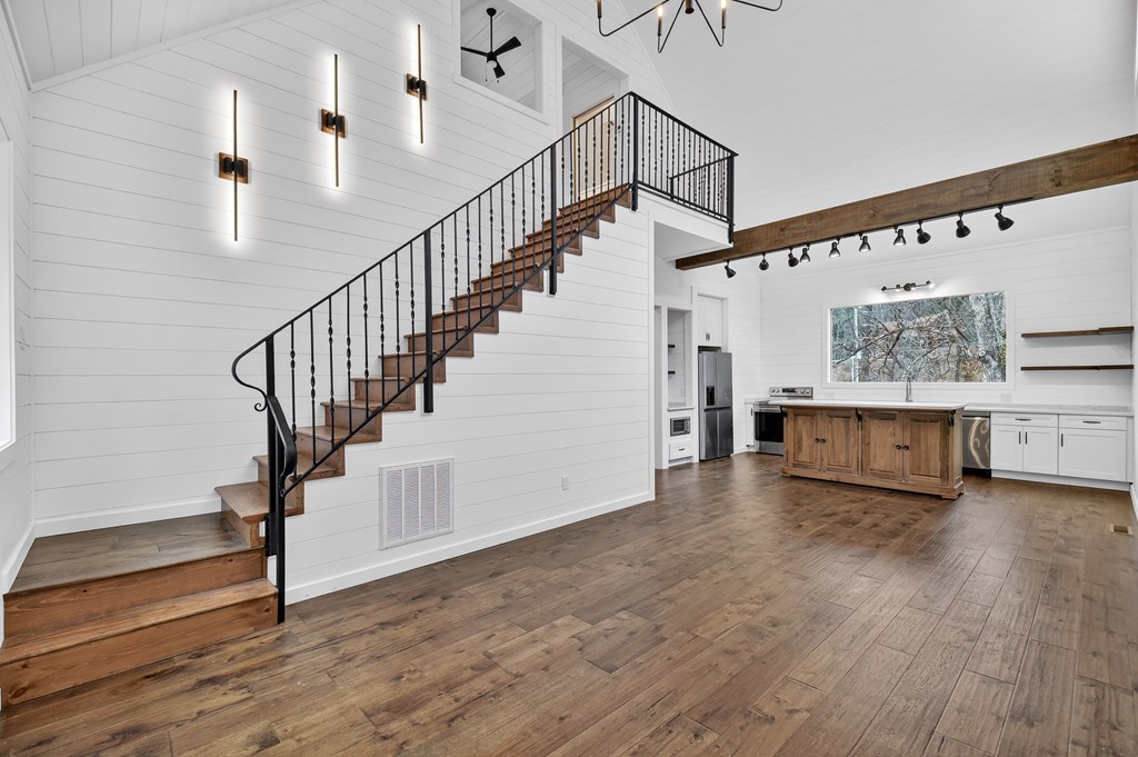 425268 Mineral Bluff Residential