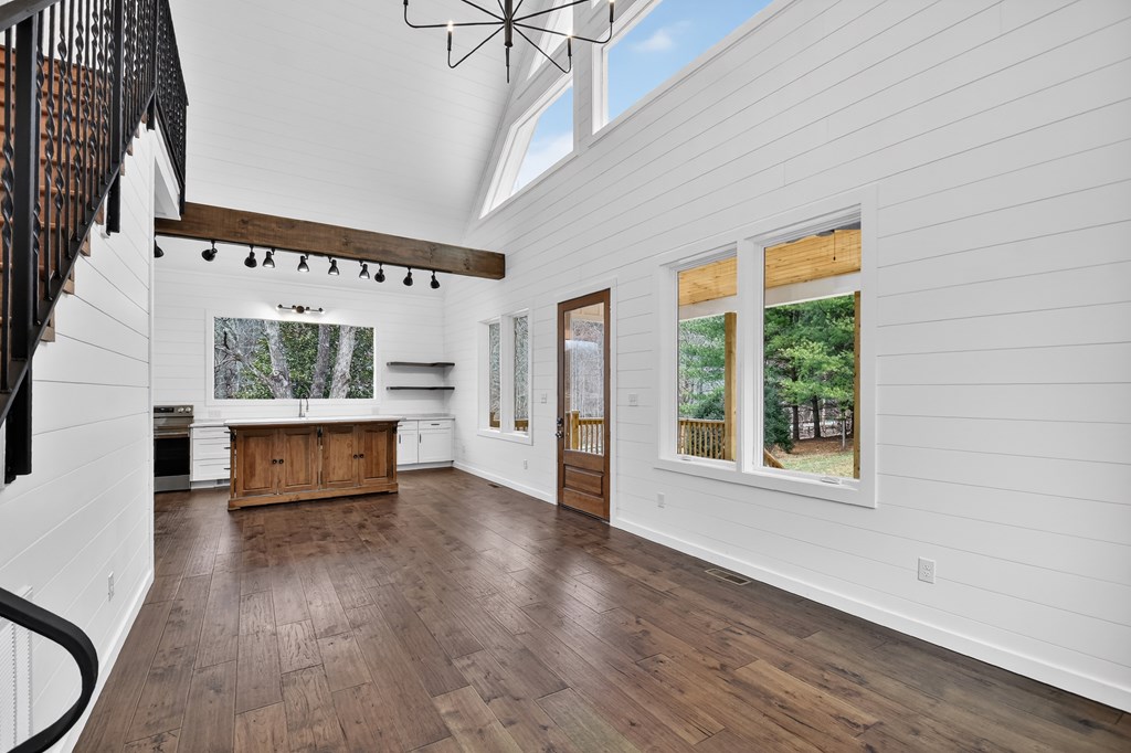 425268 Mineral Bluff Residential