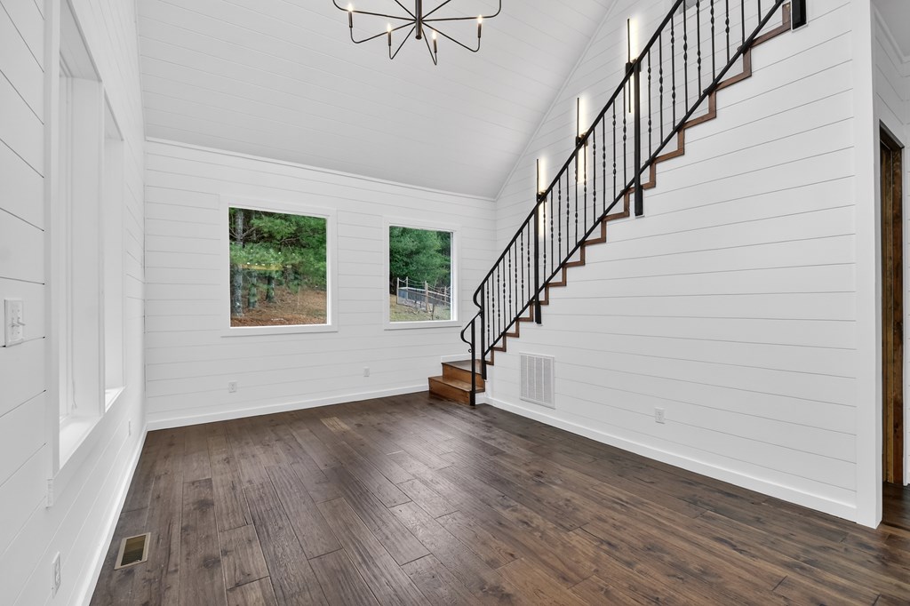 425268 Mineral Bluff Residential