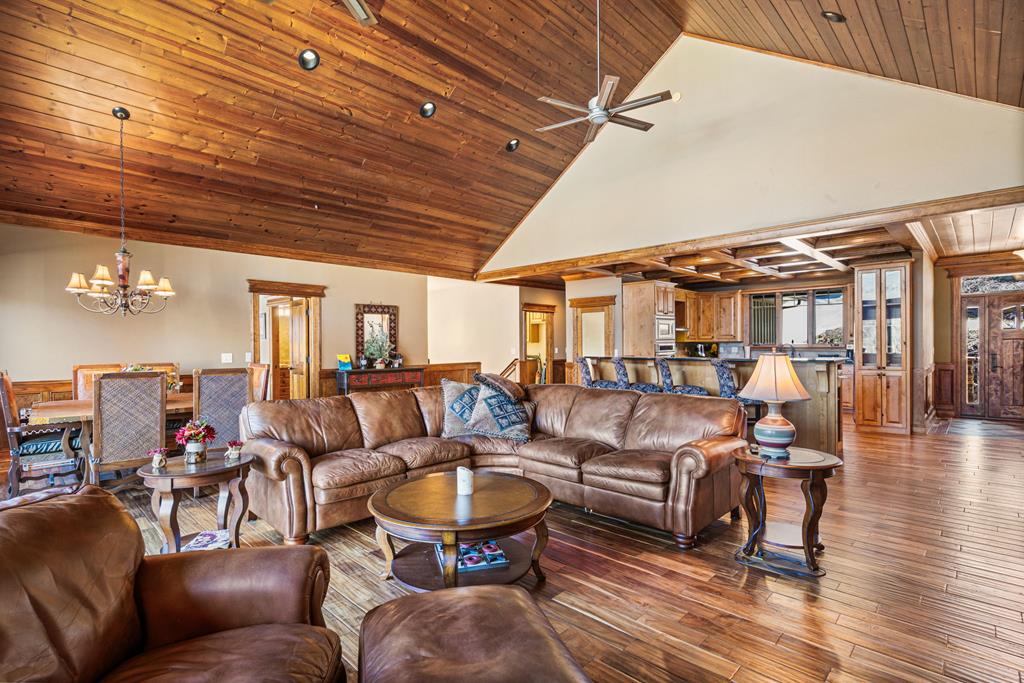 425269 Hiawassee Residential