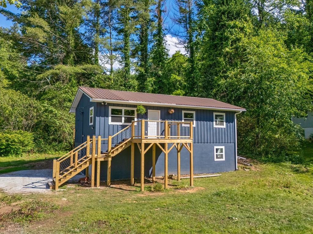 425290 Andrews Residential