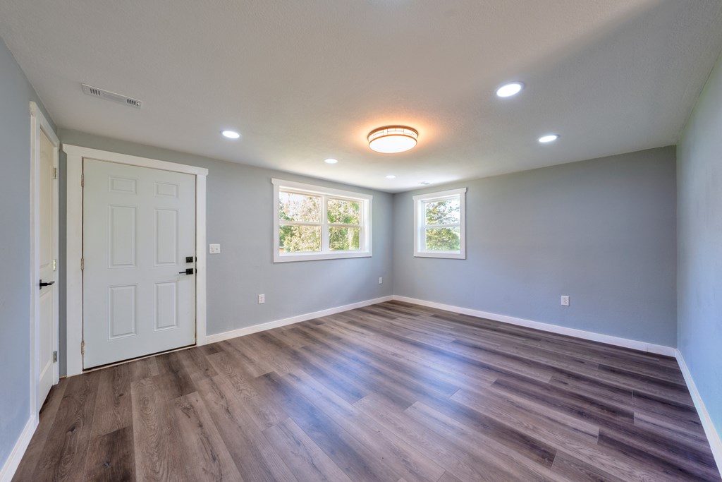 425290 Andrews Residential