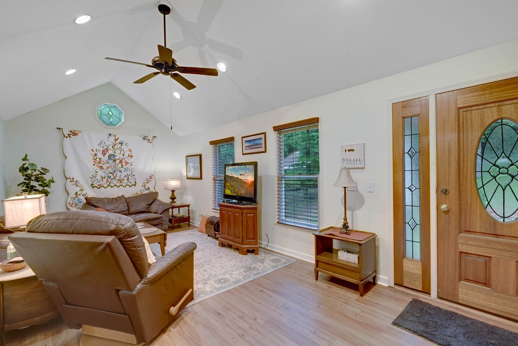 425324 Hayesville Residential