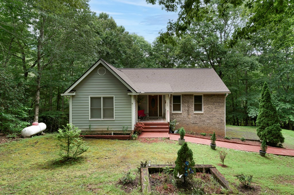 425324 Hayesville Residential