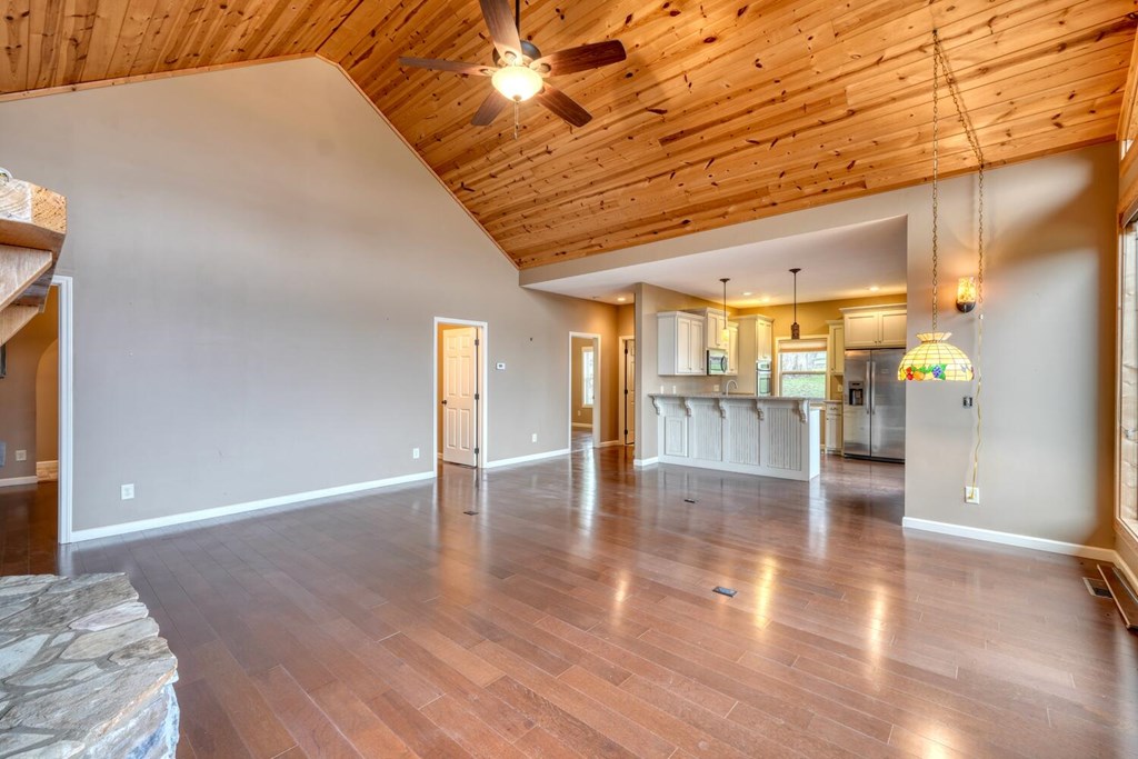 425325 Blairsville Residential