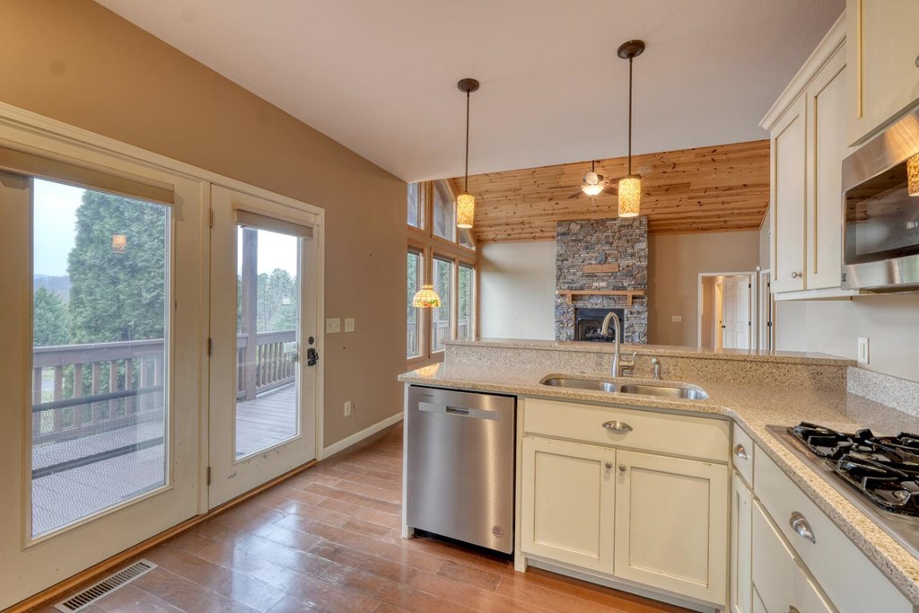 425325 Blairsville Residential