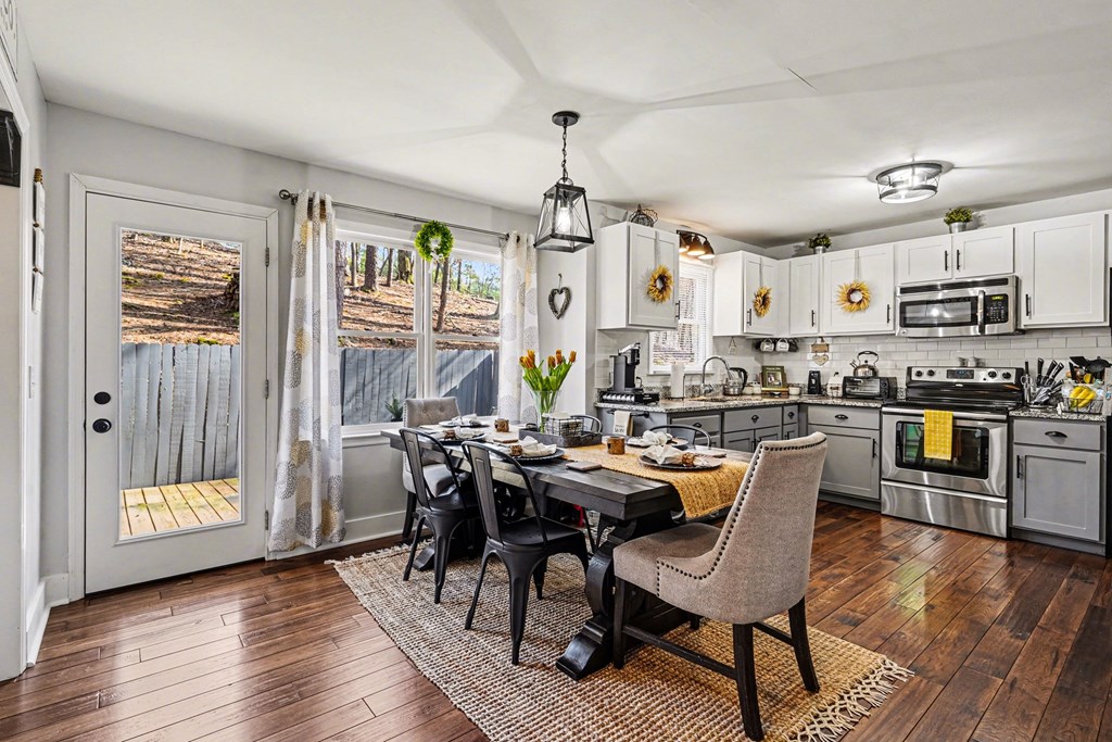 425364 Waleska Residential