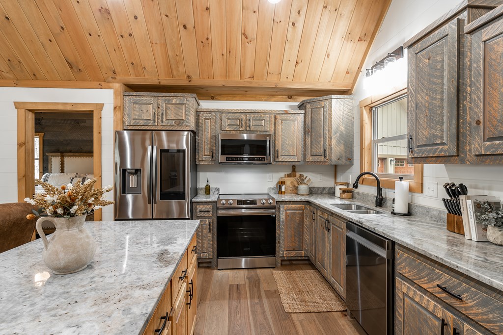 425367 Mineral Bluff Residential