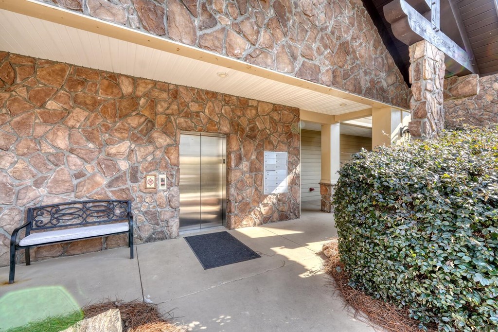 425382 Clayton Condominium