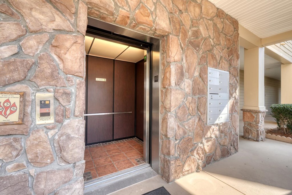 425382 Clayton Condominium