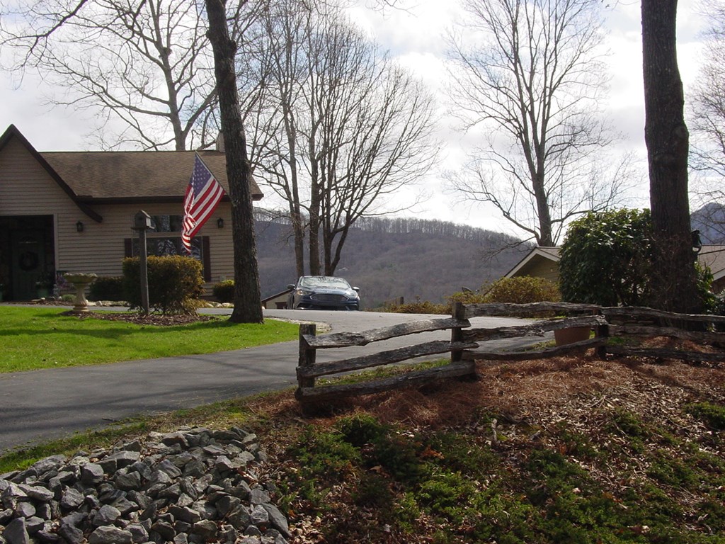 425383 Young Harris Residential