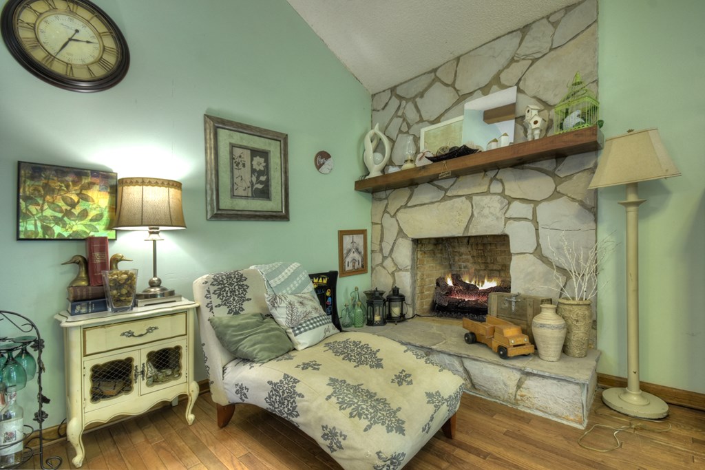 425400 Mineral Bluff Residential