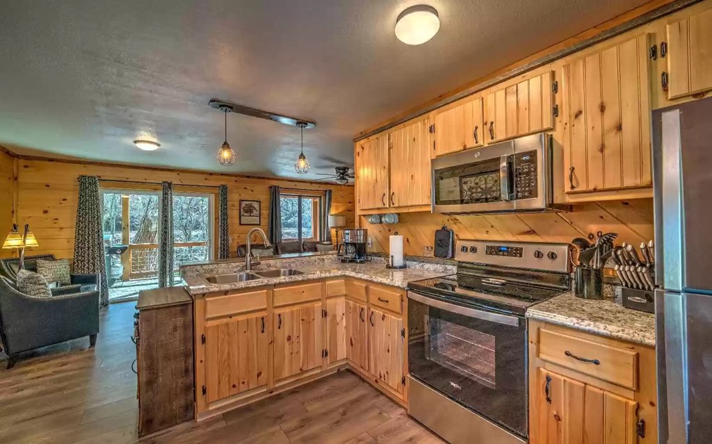 425401 Mineral Bluff Residential