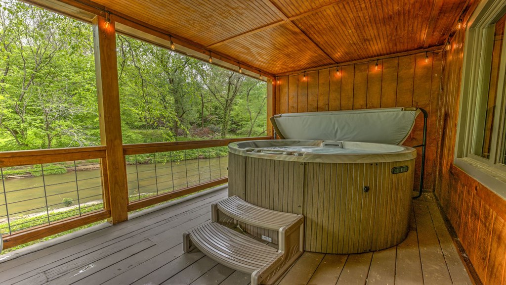 425401 Mineral Bluff Residential