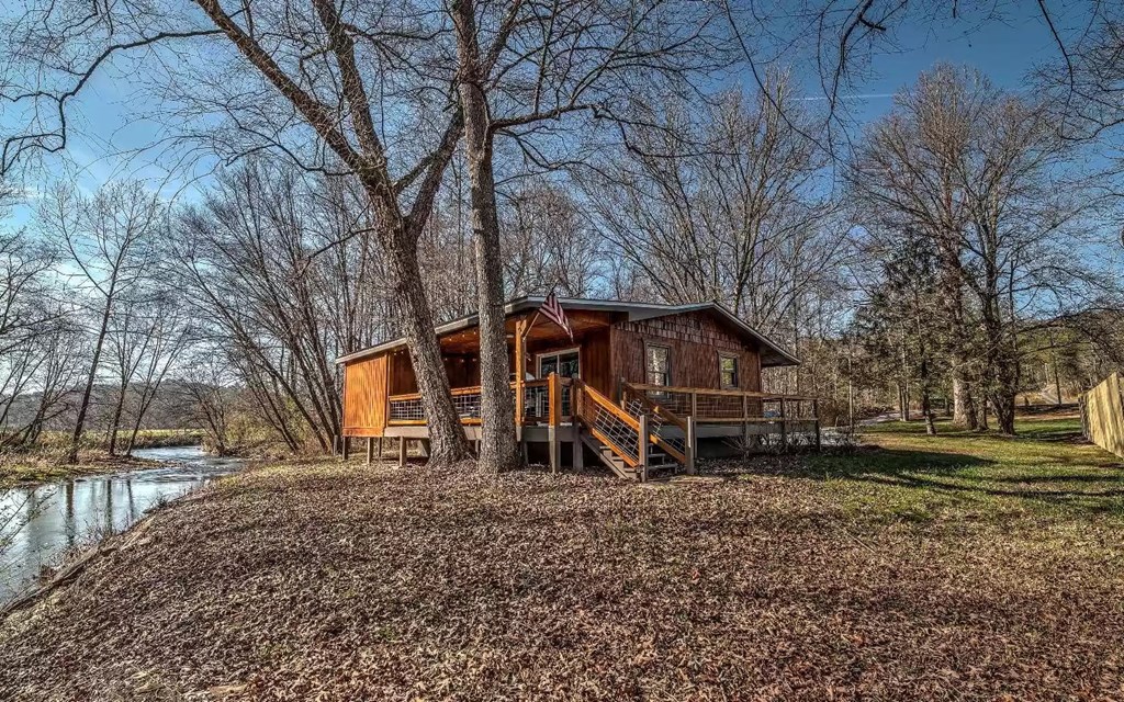 425401 Mineral Bluff Residential