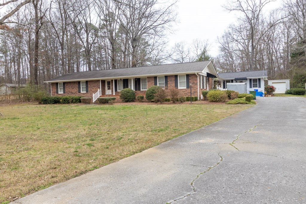 425419 Chatsworth Residential