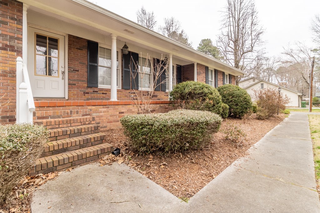 425419 Chatsworth Residential