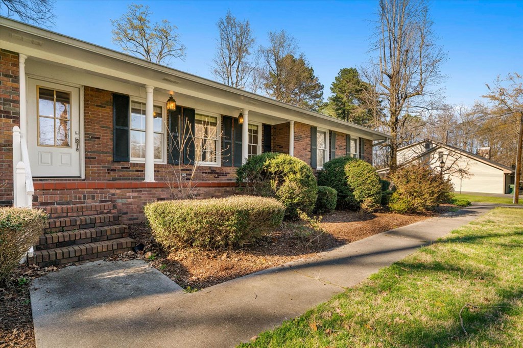 425419 Chatsworth Residential