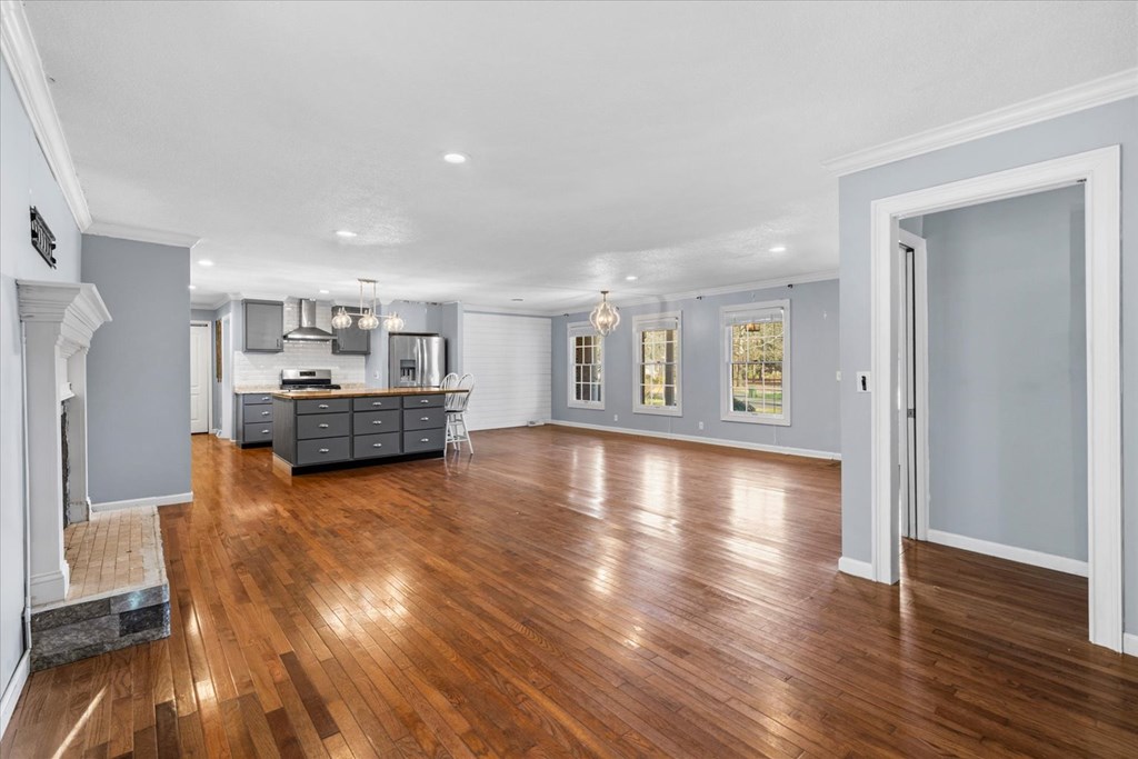 425419 Chatsworth Residential