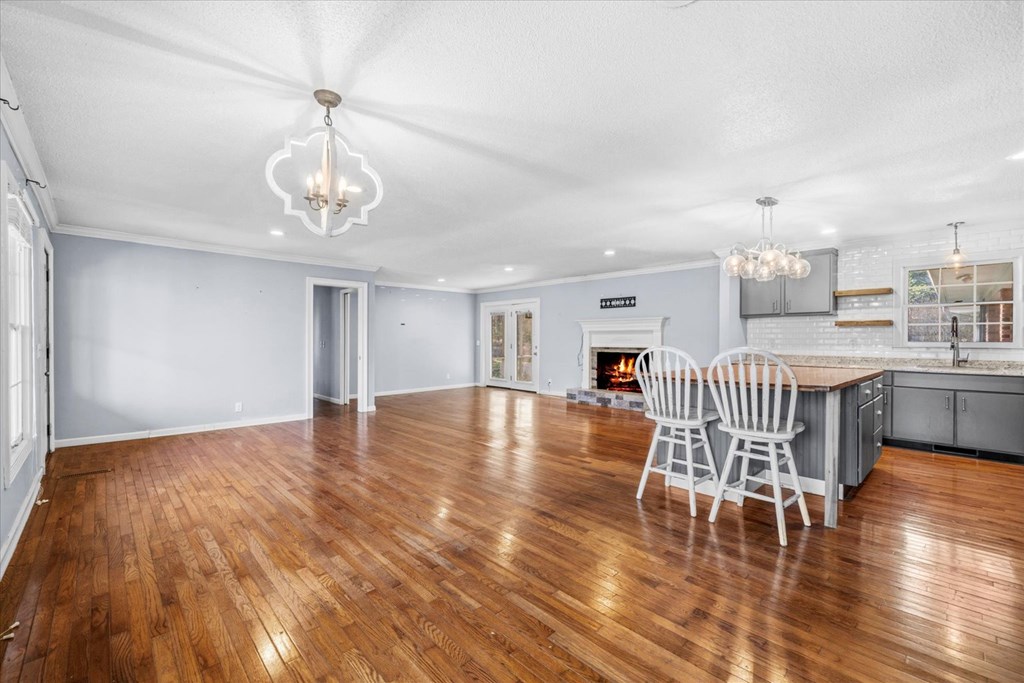 425419 Chatsworth Residential