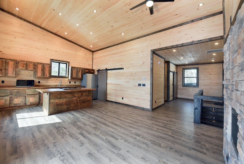 428462 Mineral Bluff Residential