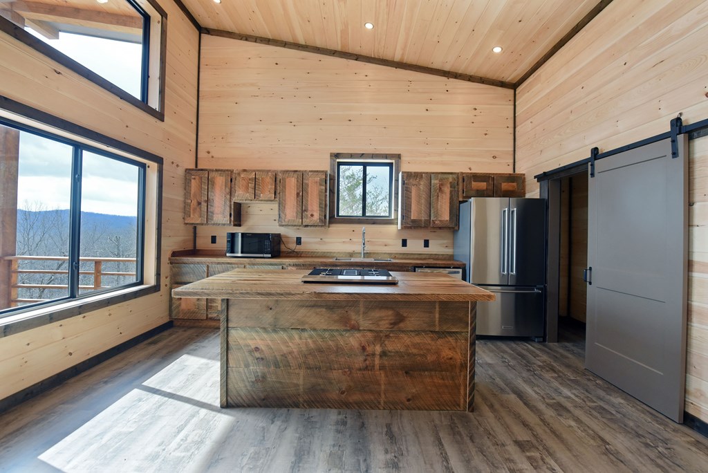 428462 Mineral Bluff Residential