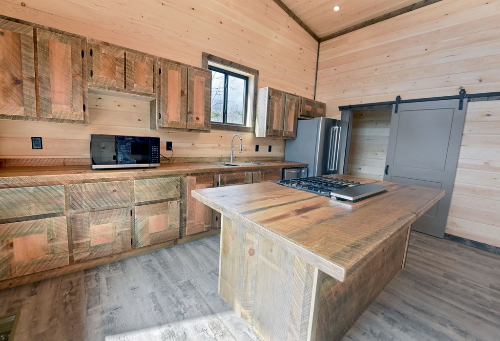 428462 Mineral Bluff Residential