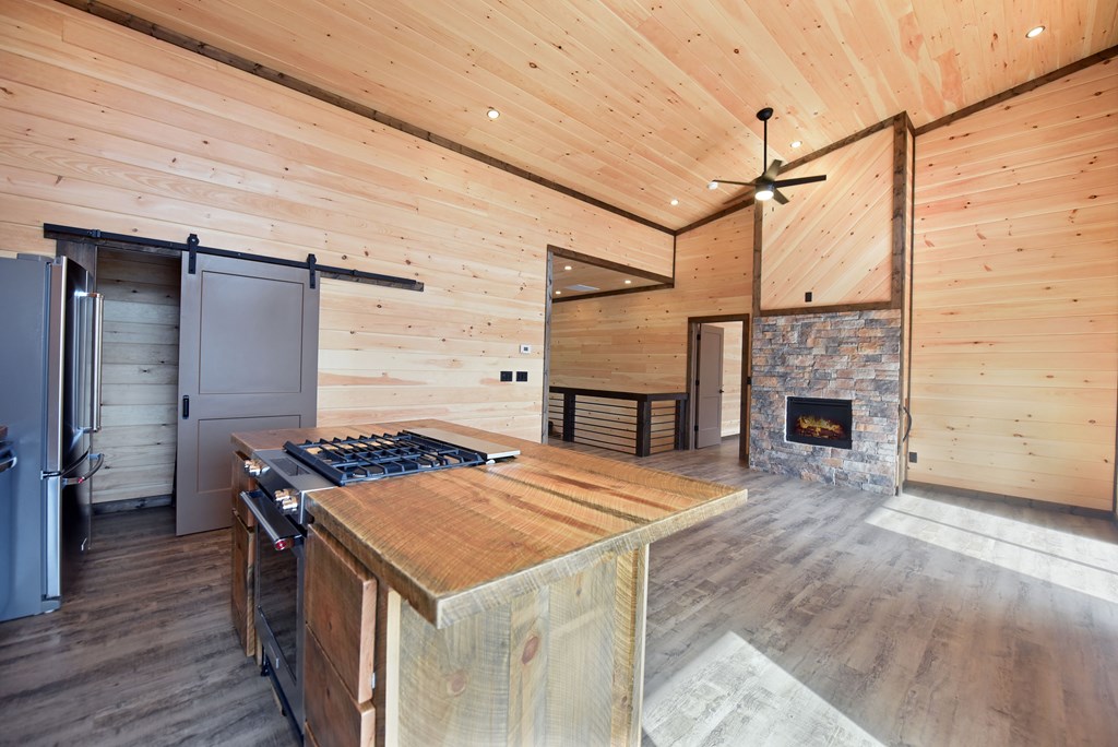 428462 Mineral Bluff Residential