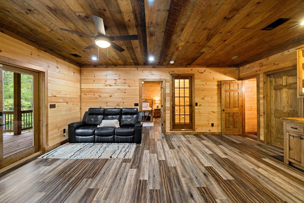 428465 Mineral Bluff Residential