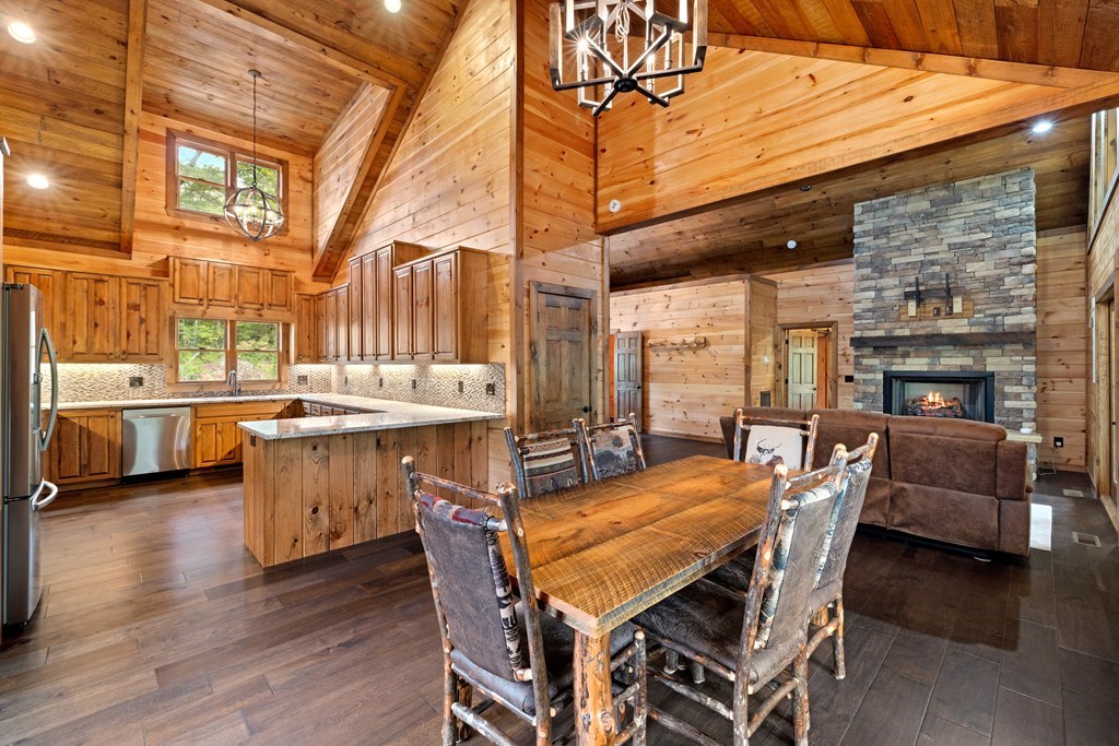 428465 Mineral Bluff Residential