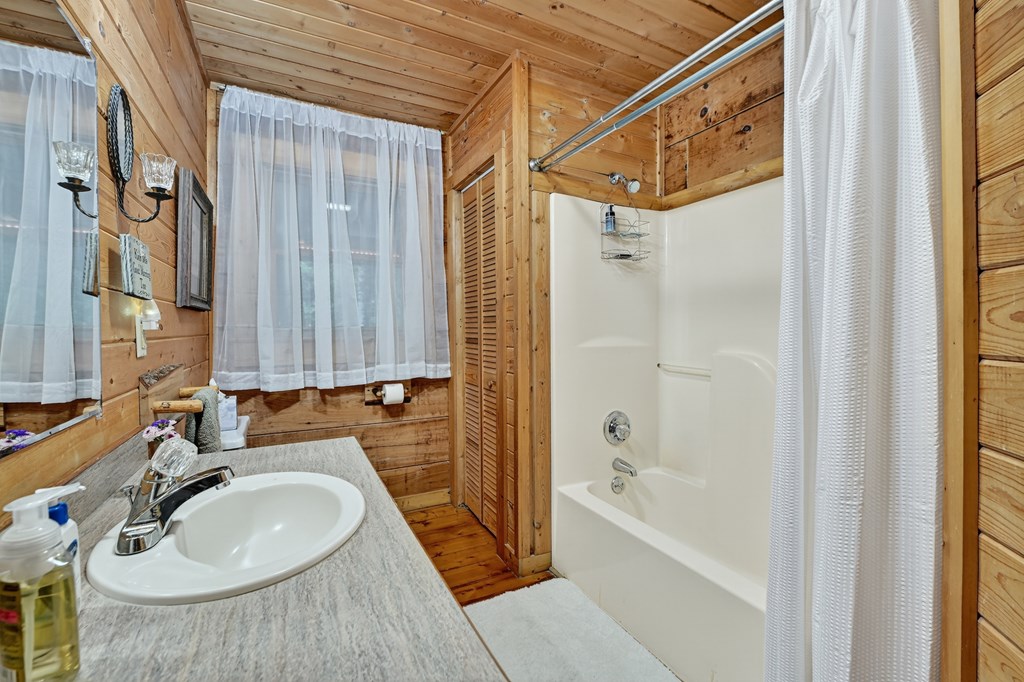 428466 Blue Ridge Residential