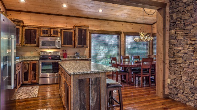 428467 Mineral Bluff Residential