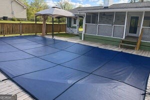 428485 Chatsworth Residential